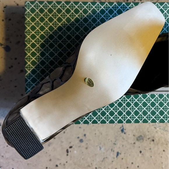 J. Renee Taupe Cobblestone High Heels size 6.5 - Picture 3 of 5